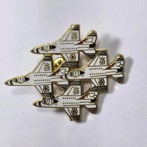 Gold Tone United States Air Force Collectible Jets Flying Souvenir Pin USAF